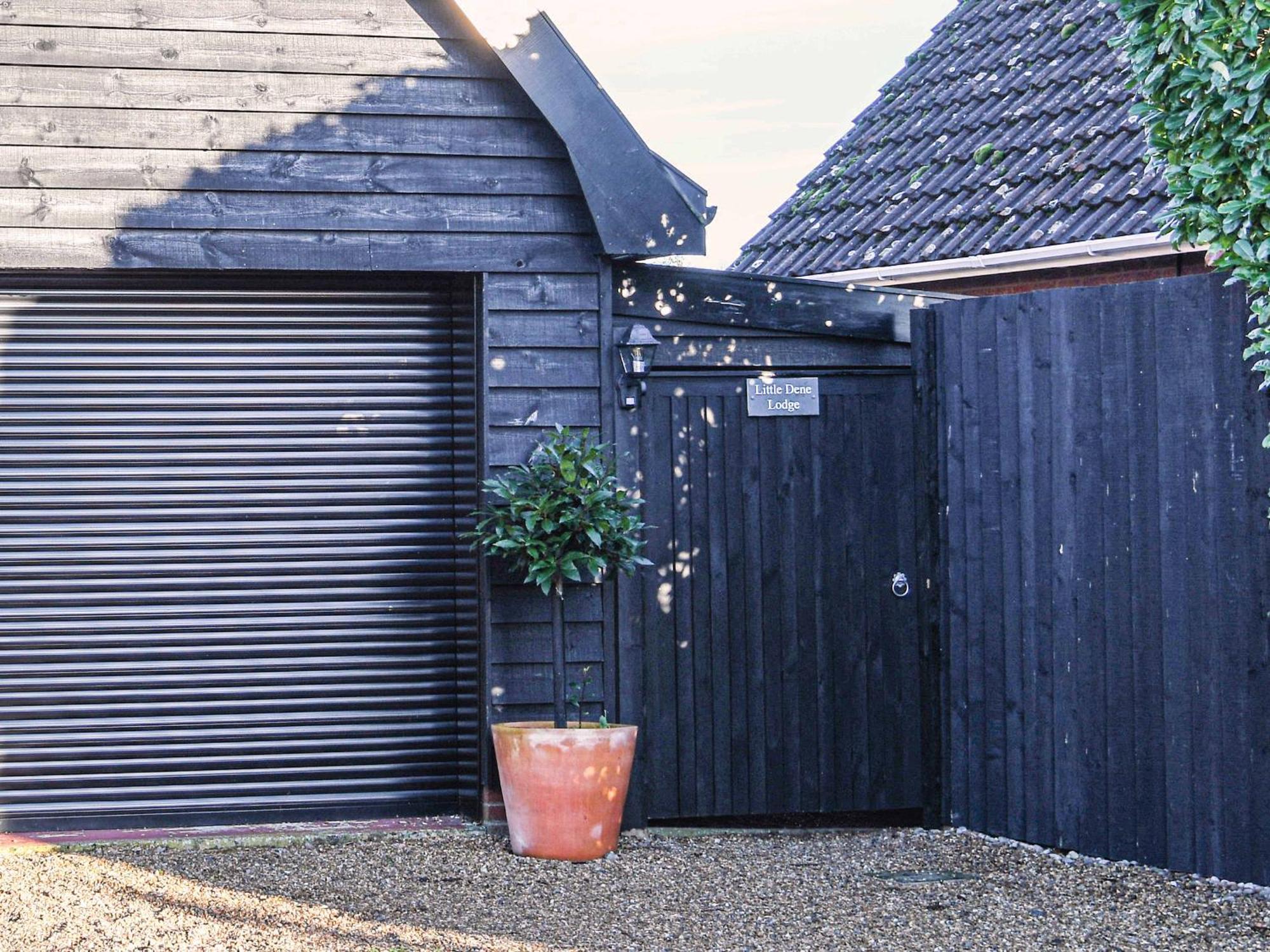 Little Dene Lodge By The Suffolk Cottage Collection Pakenham Kültér fotó
